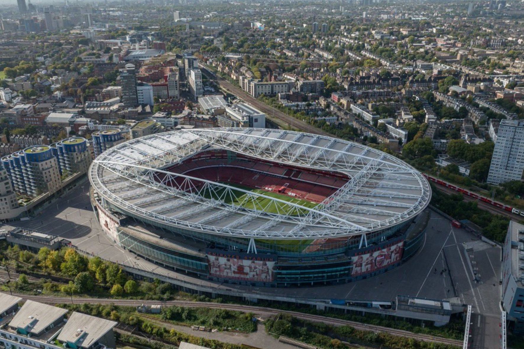 Arsenal e Newcastle se enfrentam, nesta terça-feira (07), pela semifinal da Copa da Liga Inglesa