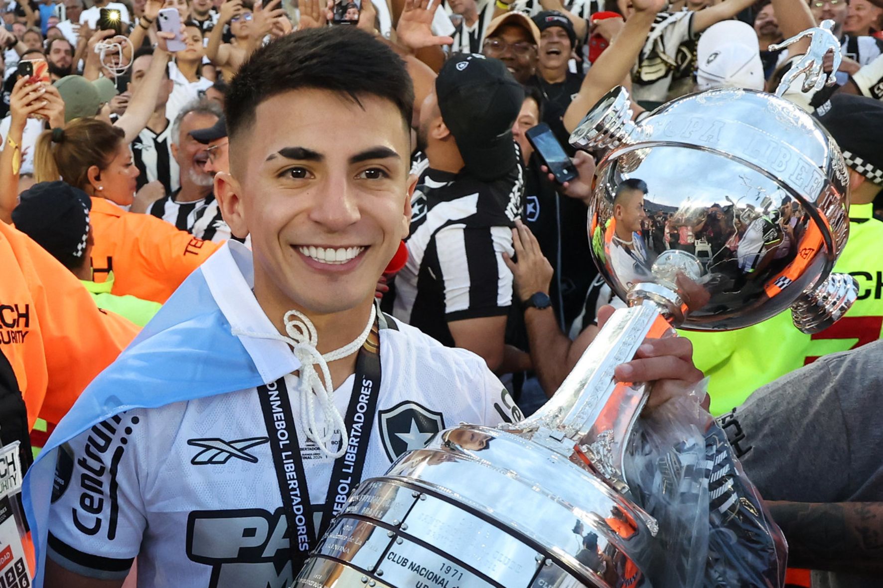 Thiago Almada conquistou os títulos da Copa Libertadores da América e do Campeonato Brasileiro com o Botafogo