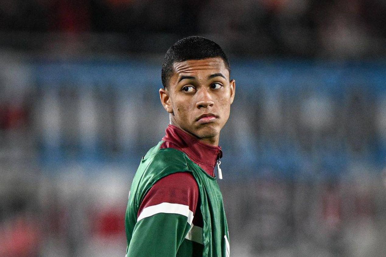 Após chegada de Renê, Fluminense deve emprestar jovem lateral-esquerdo