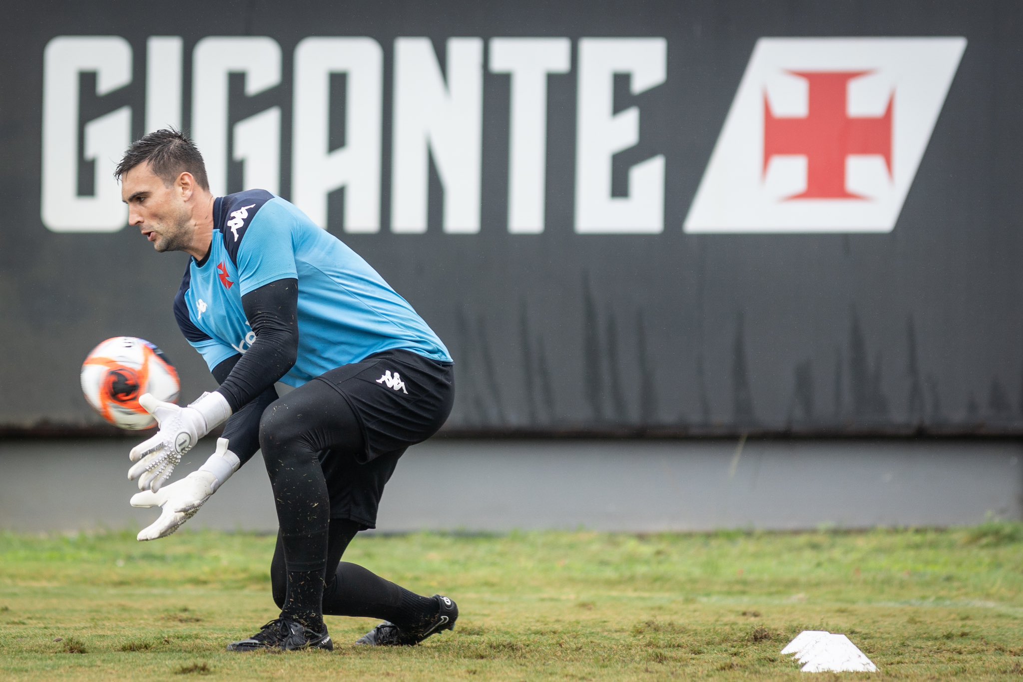 Daniel Fuzato durante treinamento do Vasco