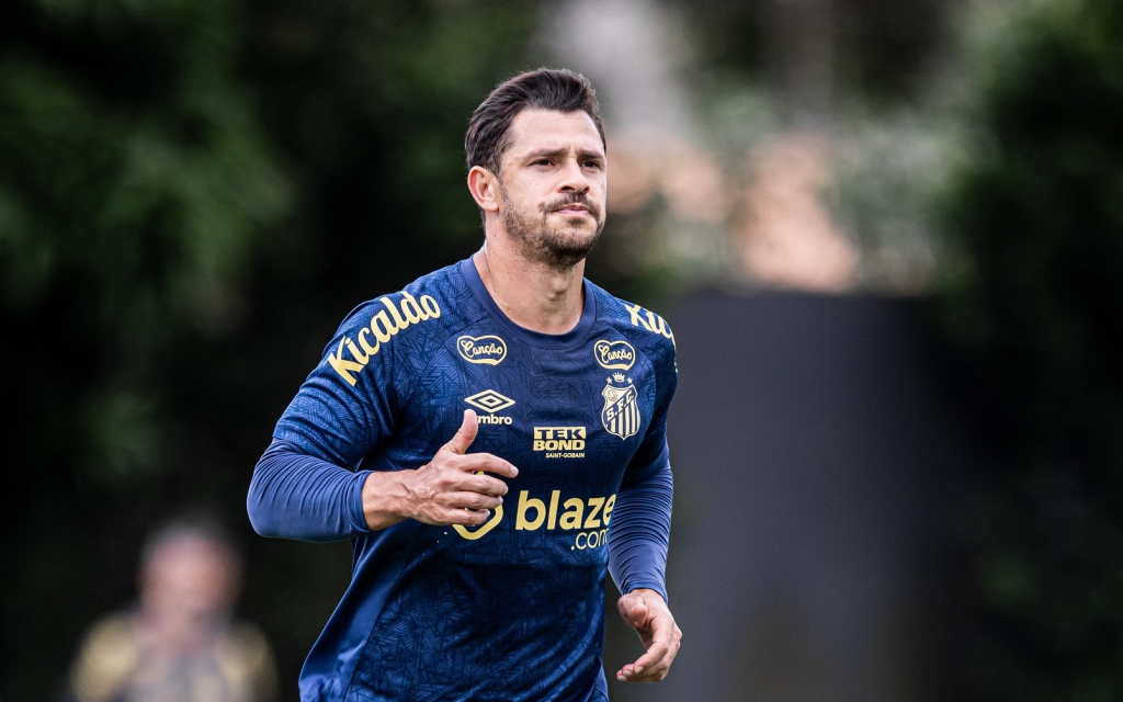 Giuliano deixou o Santos e não joga pelo clube em 2025