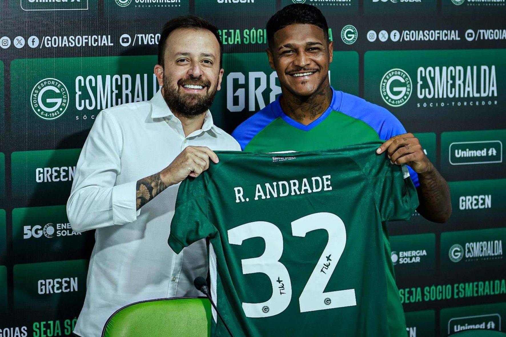 Rodrigo Andrade durante a apresentação como reforço do Goiás para a temporada 2025