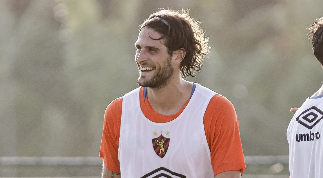 Gonçalo Paciência reforça o Sport na temporada