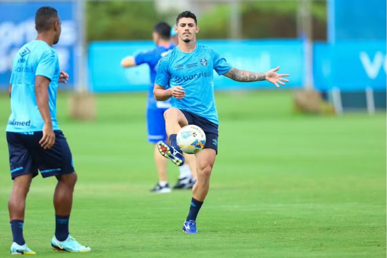 Sporting Cristal faz proposta pelo lateral Mayk, do Grêmio; veja valores