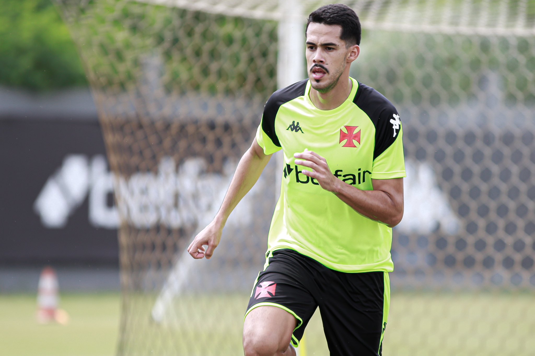 Lucas Oliveira já vem treinando no Vasco