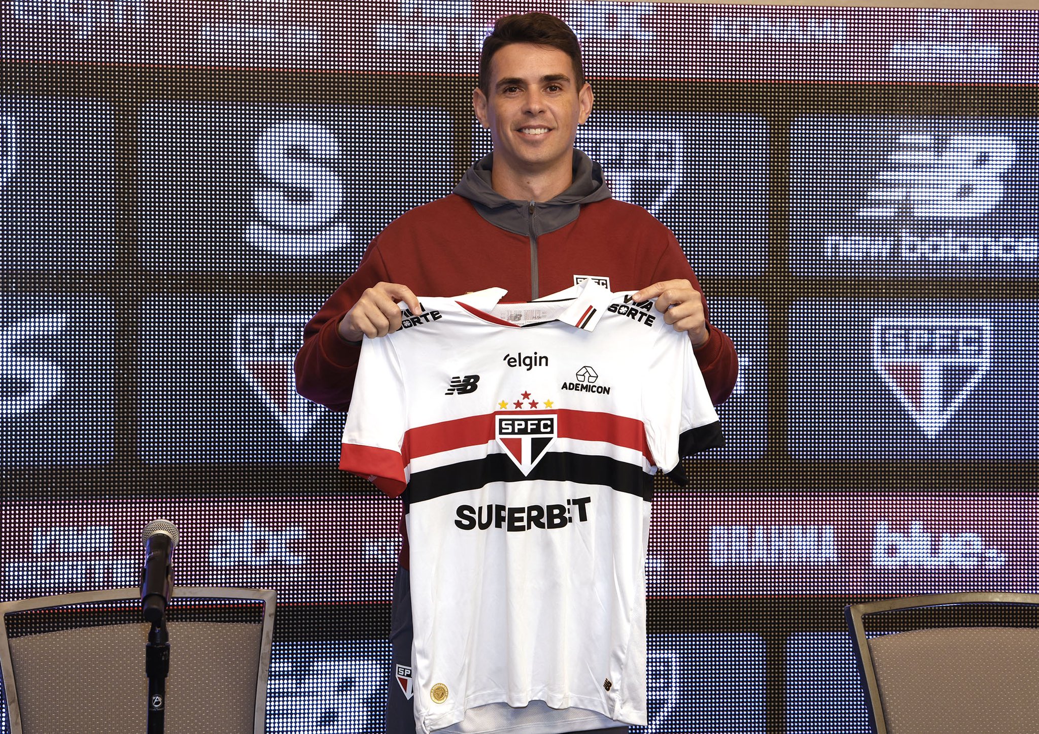 Oscar teve participação efetiva pelo São Paulo