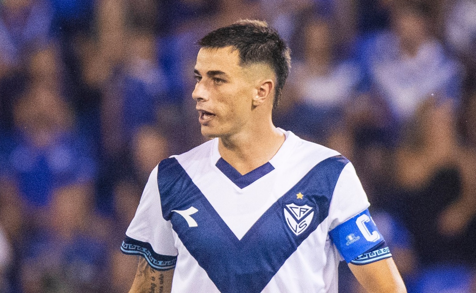 Zagueiro acertou com o Cruzeiro depois de boa passagem pelo Vélez