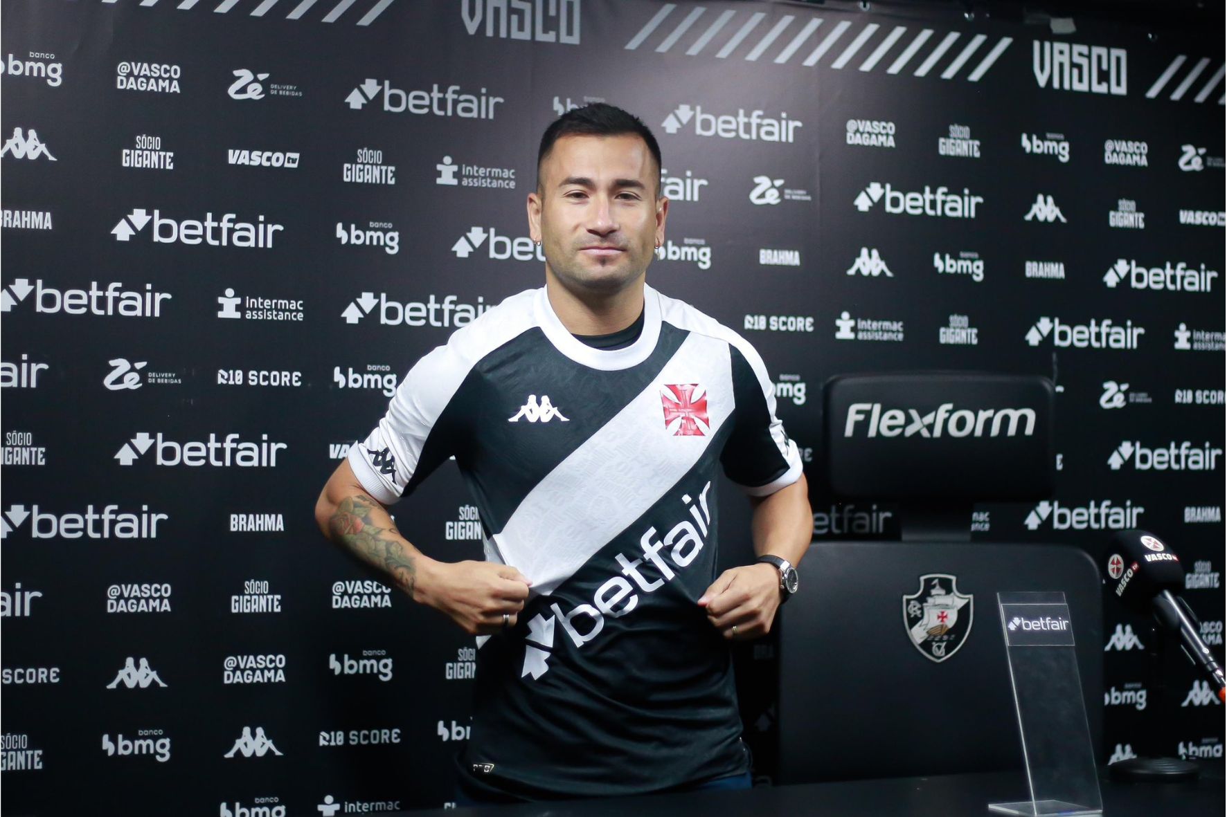 Jean David durante a apresentação como reforço do Vasco