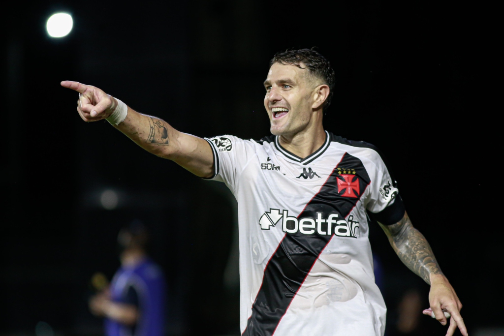 Vegetti em ação pelo Vasco