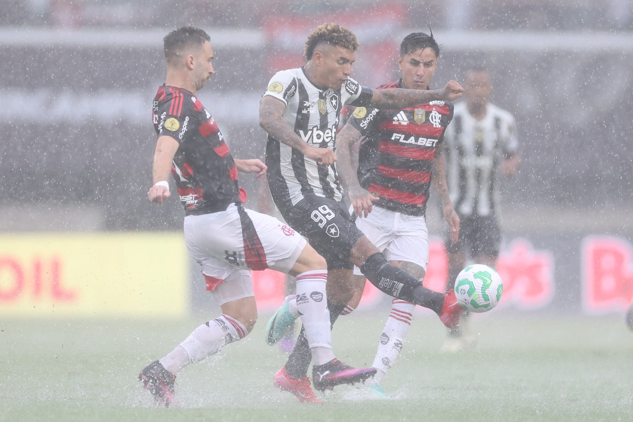 Supercopa do Brasil: final é paralisada devido às forte chuvas em Belém