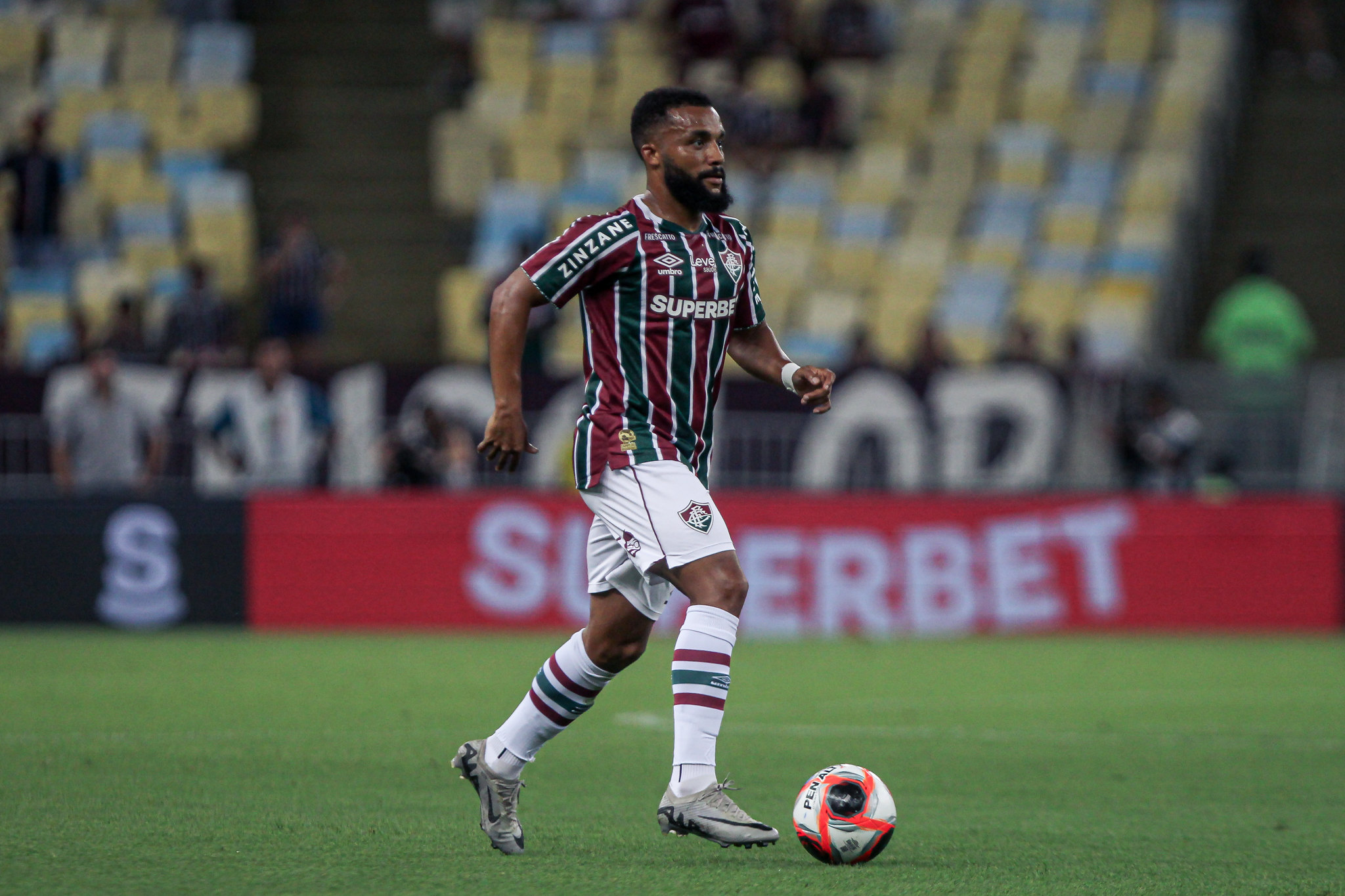 Samuel Xavier sentiu dores na coxa esquerda após a partida entre Fluminense e Boavista