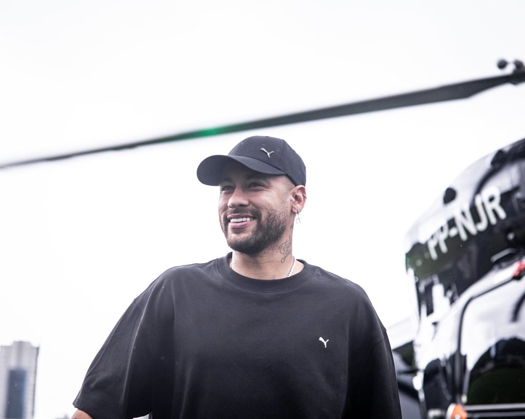 Neymar passará por cirurgia no joelho