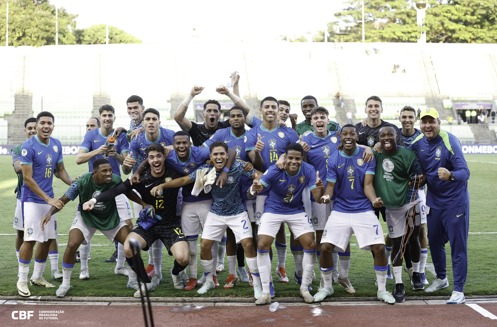 O Brasil venceu a Colômbia e divide a liderança do Sul-Americano Sub-20 com a Argentina