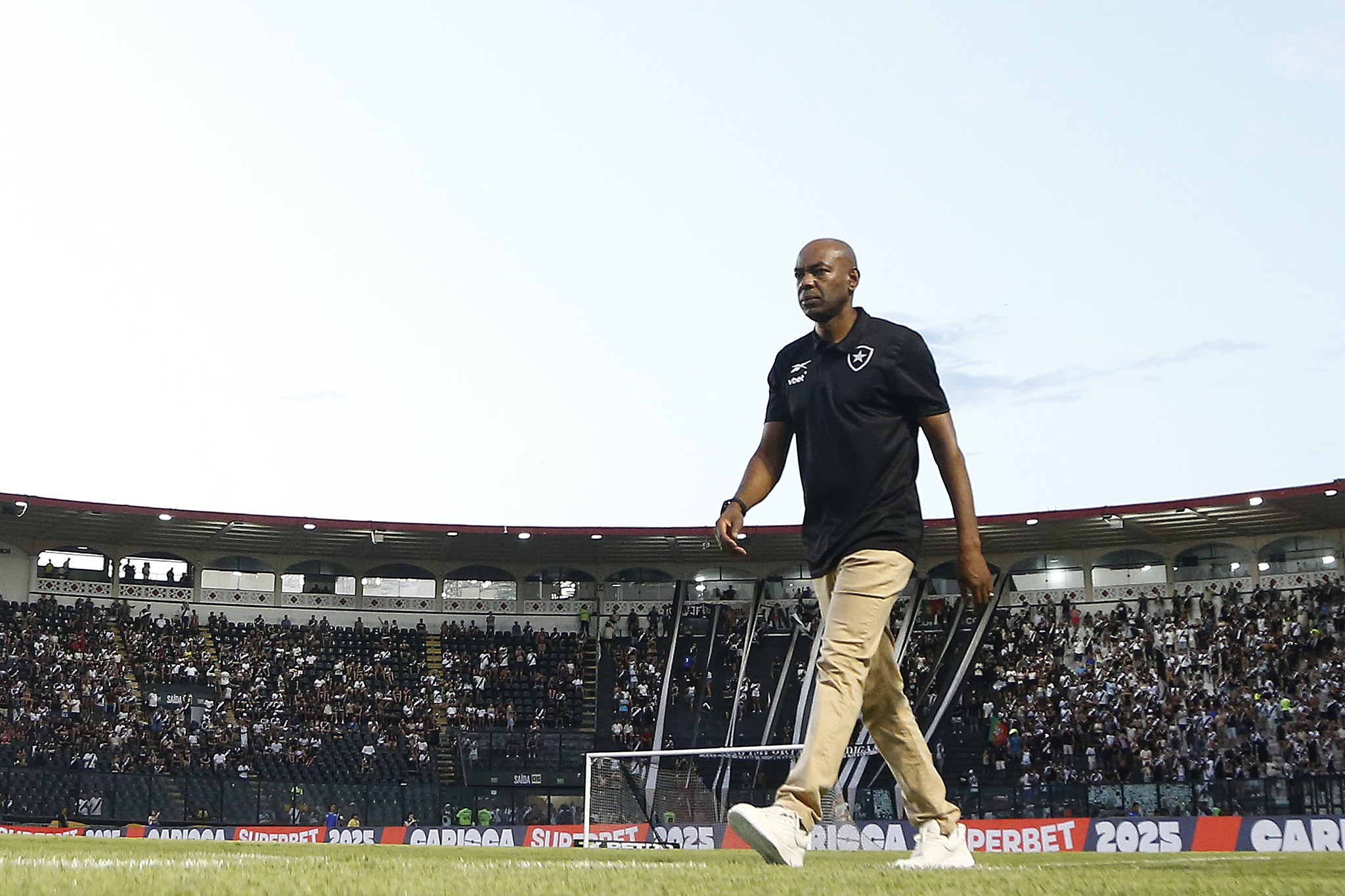 Claudio Caçapa ainda não venceu pelo Botafogo neste retorno