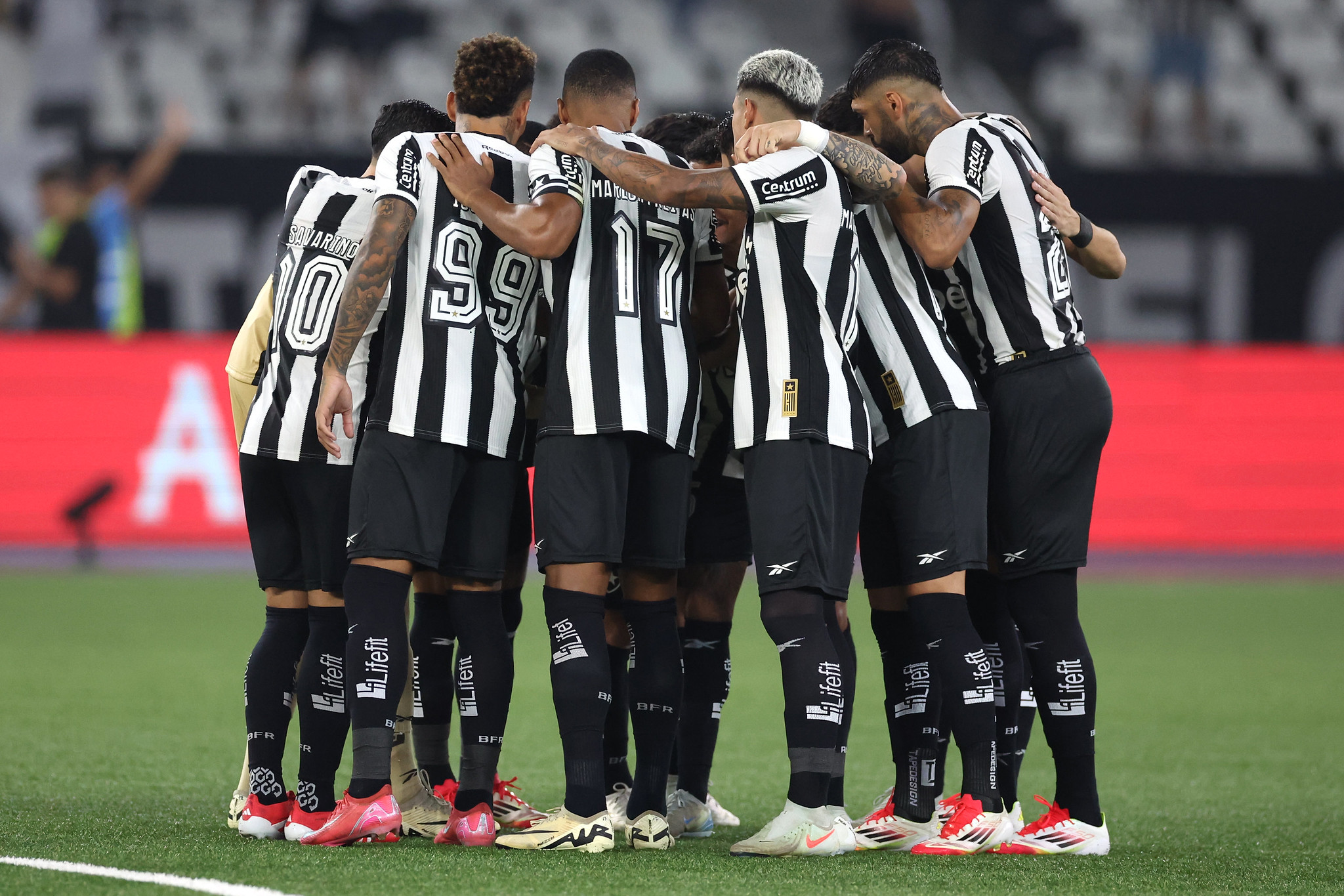 O Botafogo perdeu para o Racing por 2 a 0 e foi vice-campeão da Recopa Sul-Americana