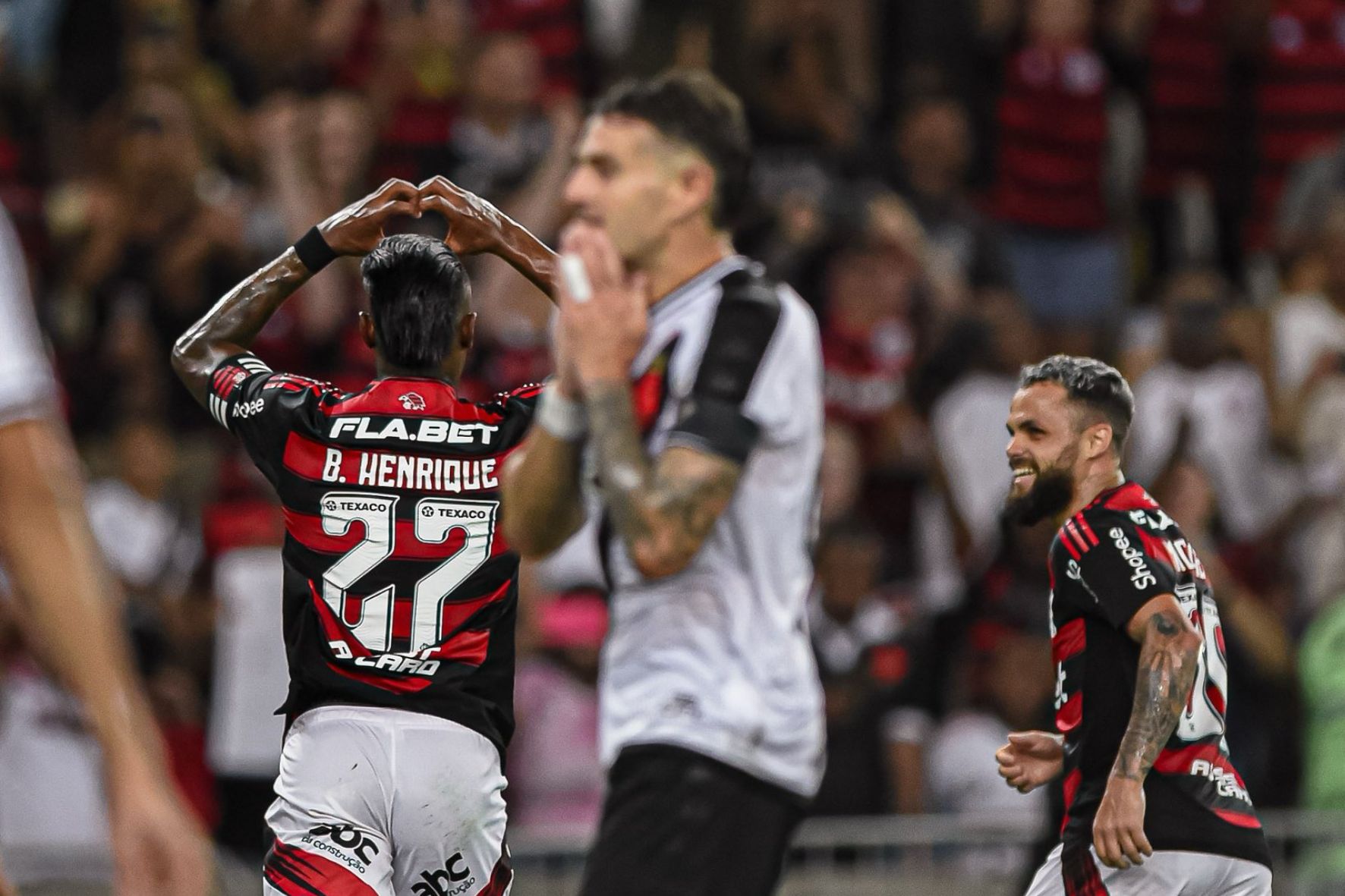 Bruno Henrique foi autor de um dos gols do Flamengo na vitória sobre o Vasco por 2 a 0 pelo Campeonato Carioca