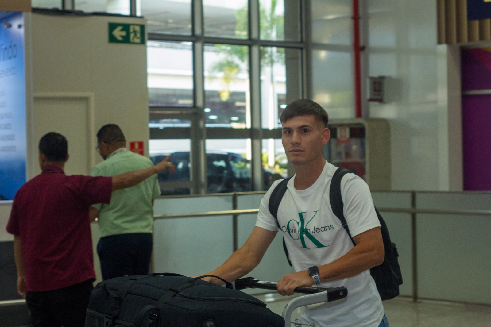 Joaquín Lavega durante desembarque no Rio de Janeiro, após disputa do Sul-Americano