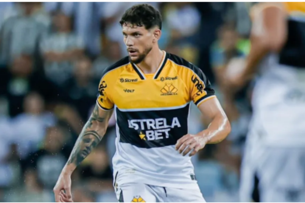 Tobias Figueiredo acerta com o Atlhetico-PR