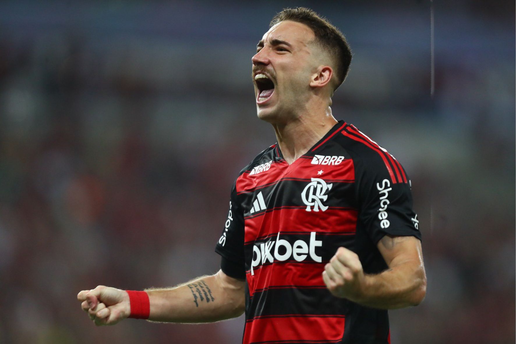 Léo Ortiz comemora o gol da vitória do Flamengo sobre o Botafogo no clássico do Campeonato Carioca