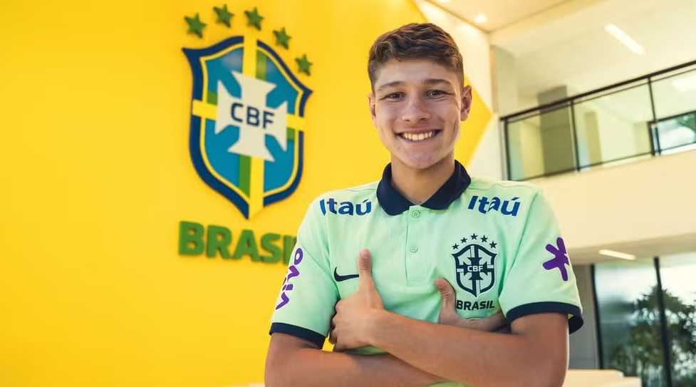 Gustavo Gomes pela Seleção Brasileira sub-17