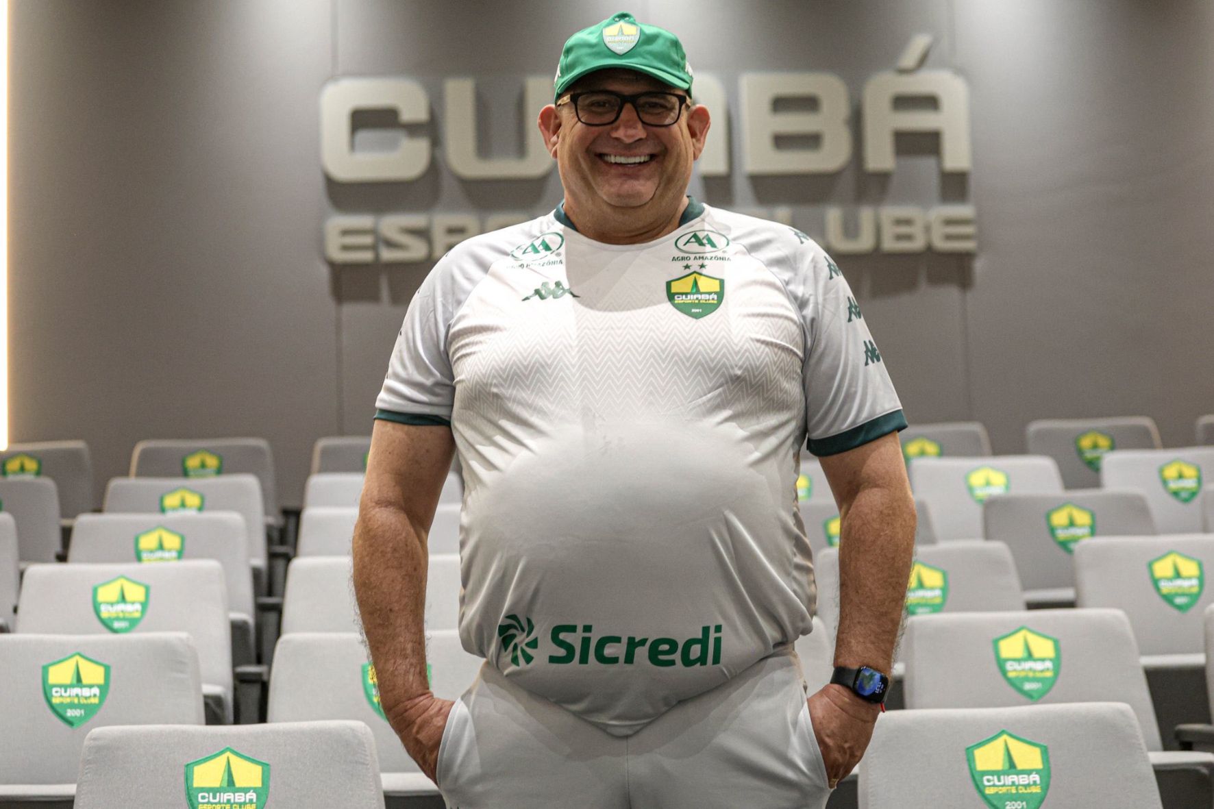 Guto Ferreira é apresentado como novo técnico do Cuiabá