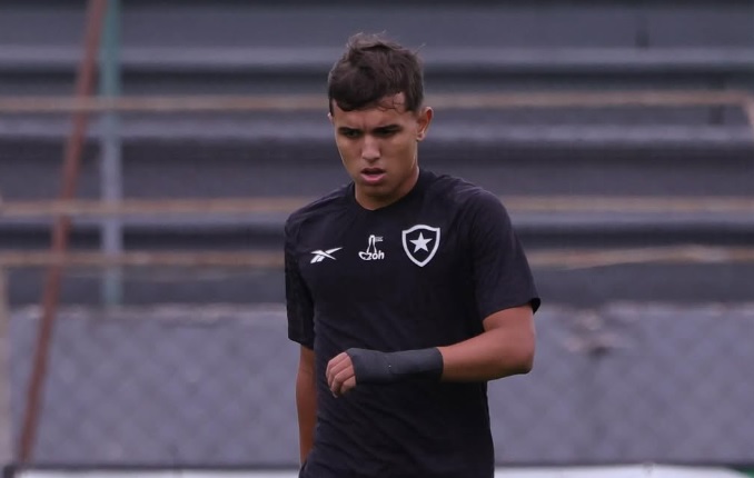 Ivan Molina se destaca pelo Botafogo