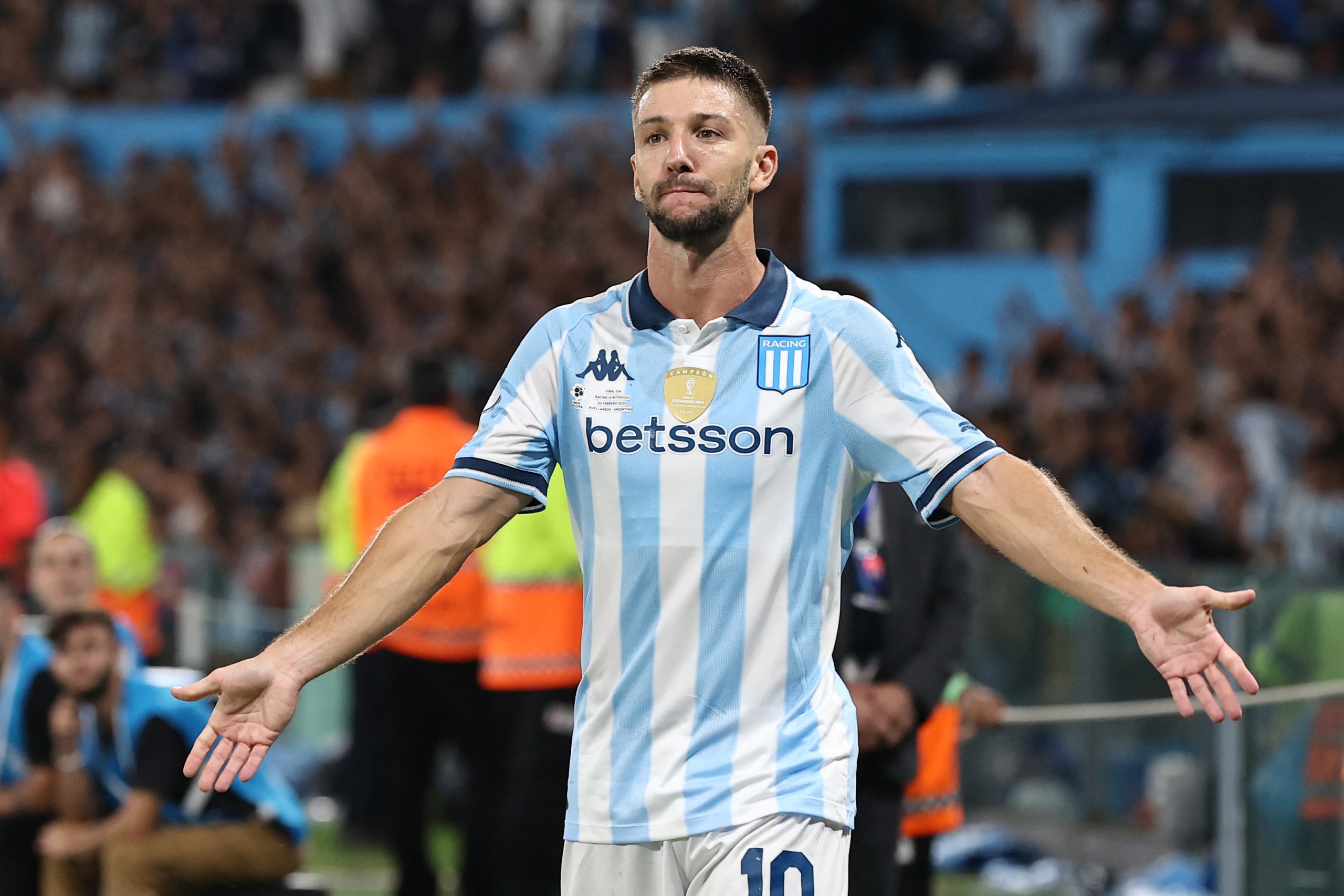 Luciano Vietto fez um dos gols do Racing no primeiro jogo