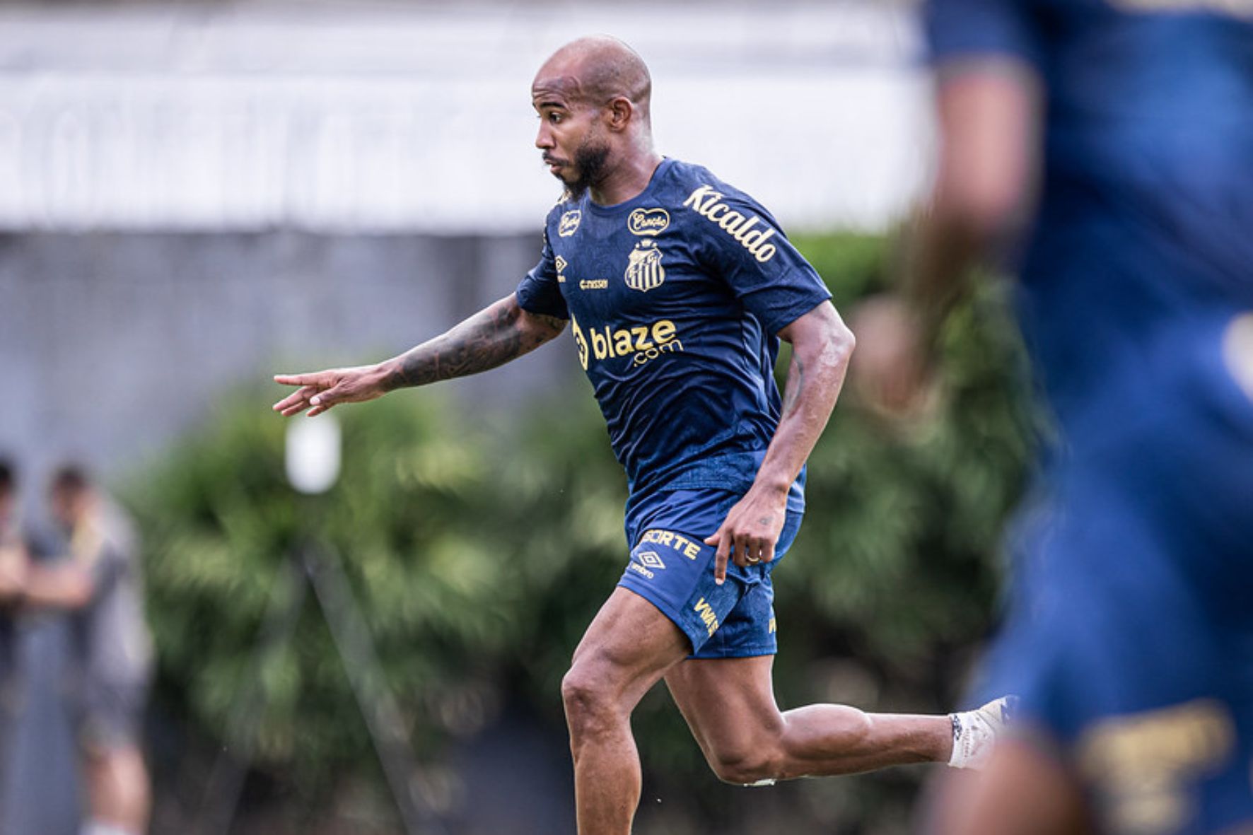 Patrick está próximo de deixar o Santos para defender o Athletico