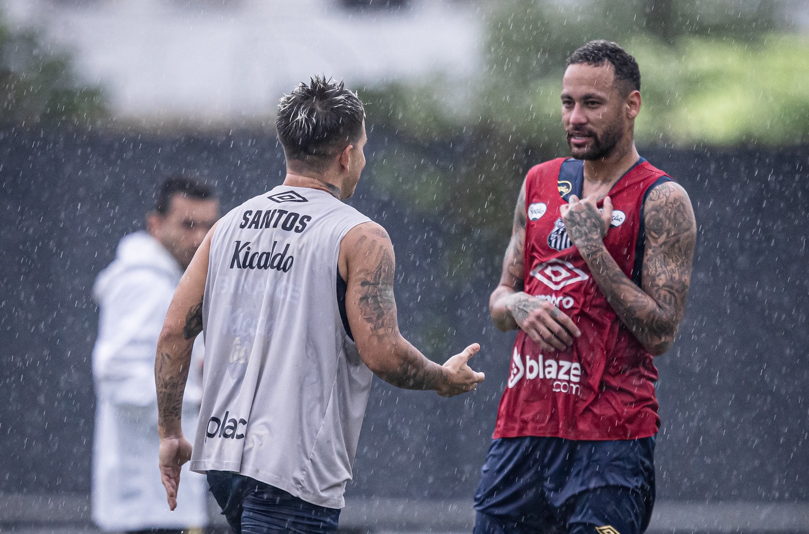 Neymar e Soteldo em treinamento do Santos