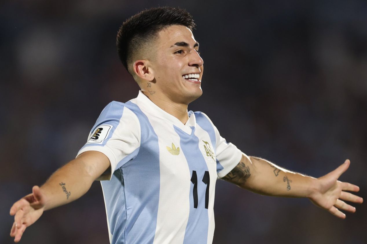 Com golaço de Thiago Almada, Argentina bate Uruguai a um empate da Copa do Mundo