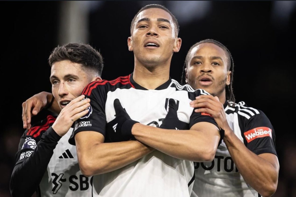 Carlos Vinicius acerta com o Grêmio