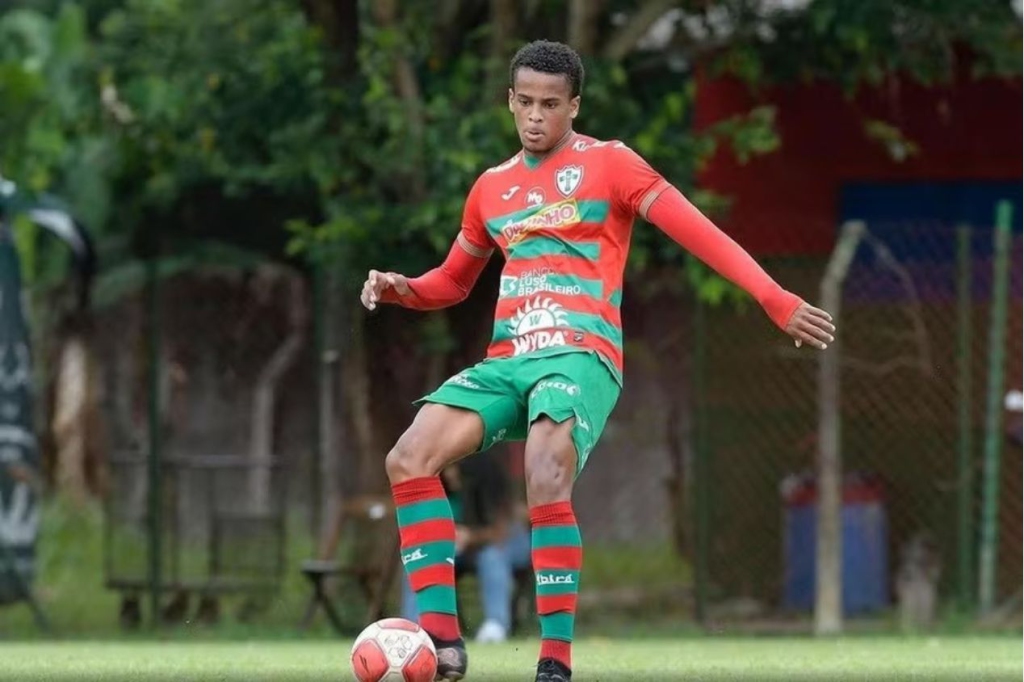 Benfica observa Wellington Júnior, zagueiro de 20 anos, da Portuguesa