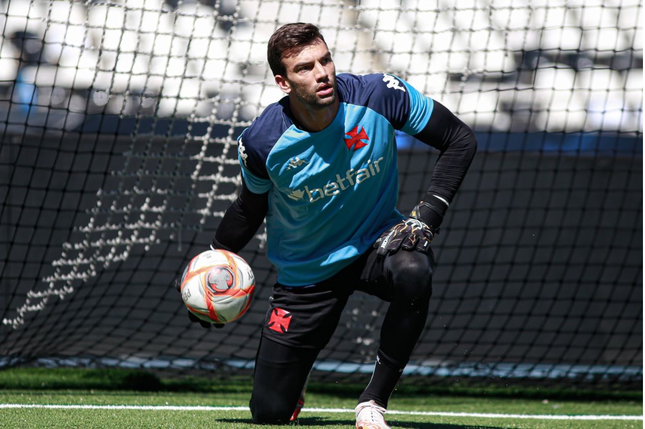 Cruzeiro faz sondagem por Léo Jardim e estuda proposta ao Vasco pelo goleiro