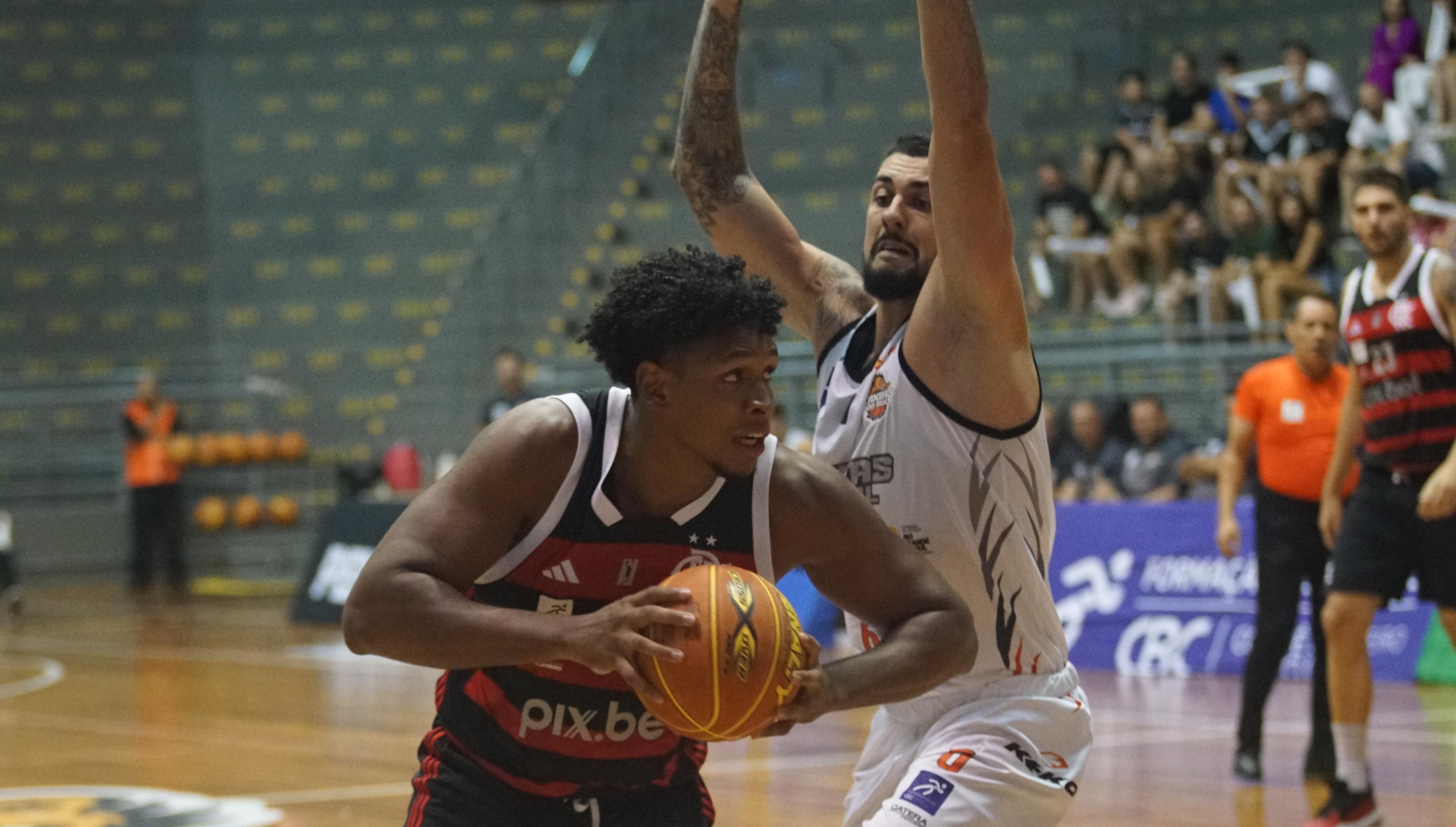 FLABASQUETE LUTA ATÉ O FIM, MAS PERDE PARA O CAXIAS PELO NBB.