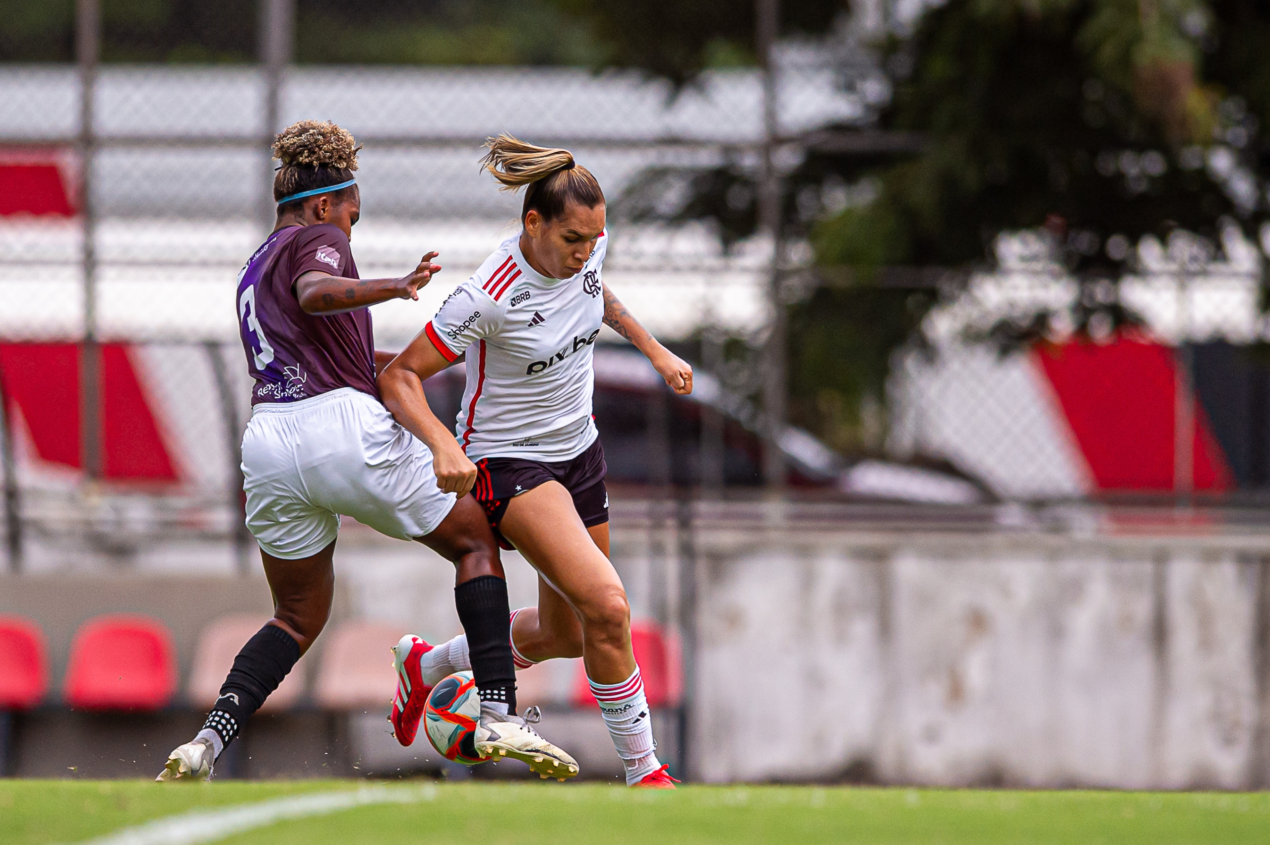 FLAMENGO GOLEIA PÉROLAS NEGRAS POR 5 X 0, NA GÁVEA.