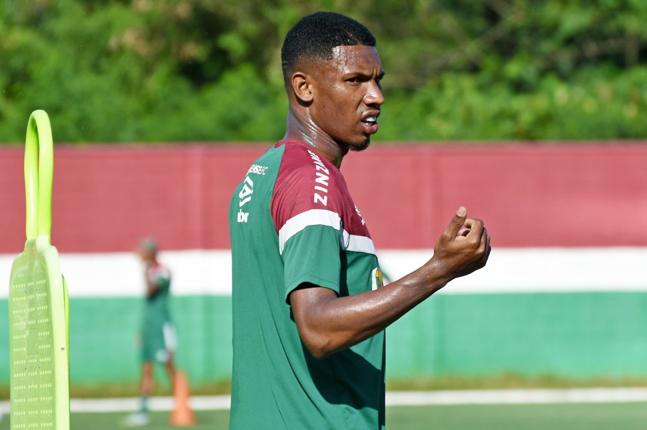 Fluminense procura interessados em Lelê; entenda o que impede saída do atacante