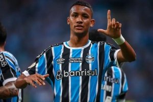 Paysandu faz sondagem e estuda proposta por atacante do Grêmio; saiba detalhes