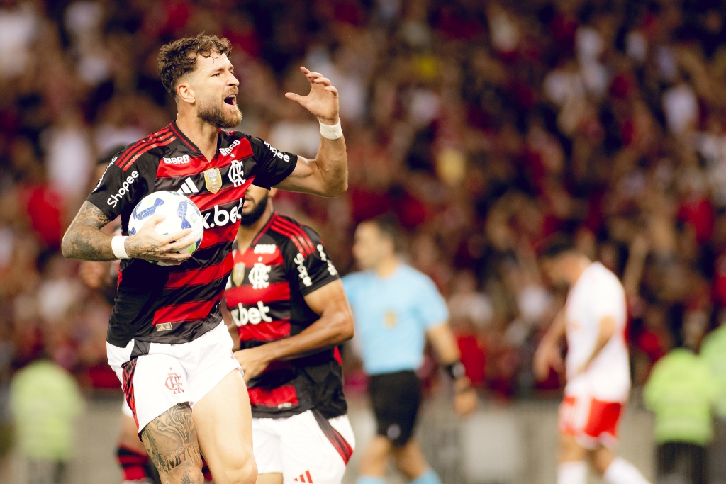 FLAMENGO EMPATA COM INTERNACIONAL NO MARACANÃ