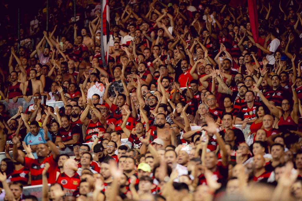 Torcida do Flamengo prepara festa no Aerofla