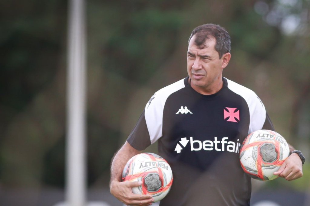 Fábio Carille sofre pressão das arquibancadas