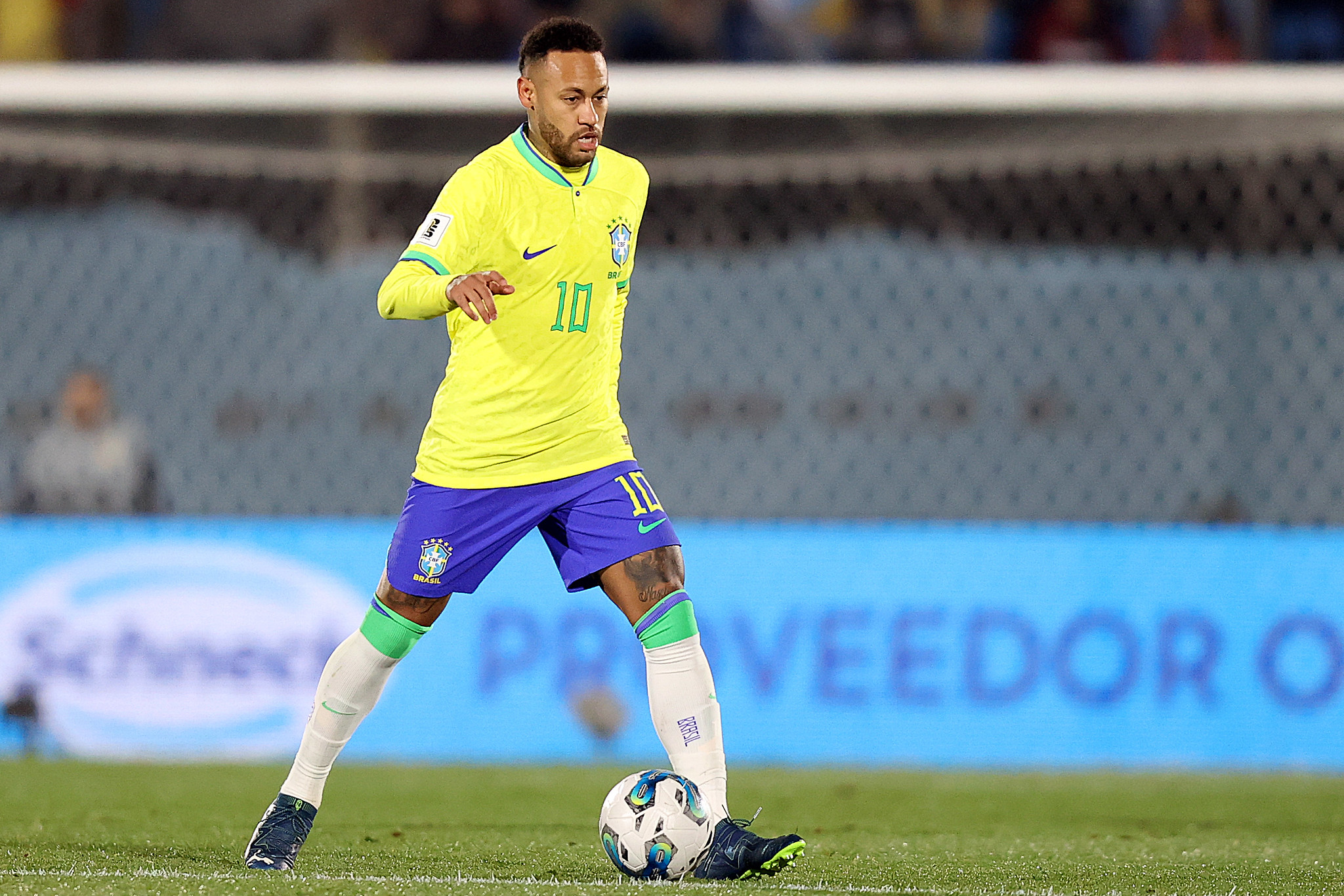 Neymar em ação contra o Uruguai