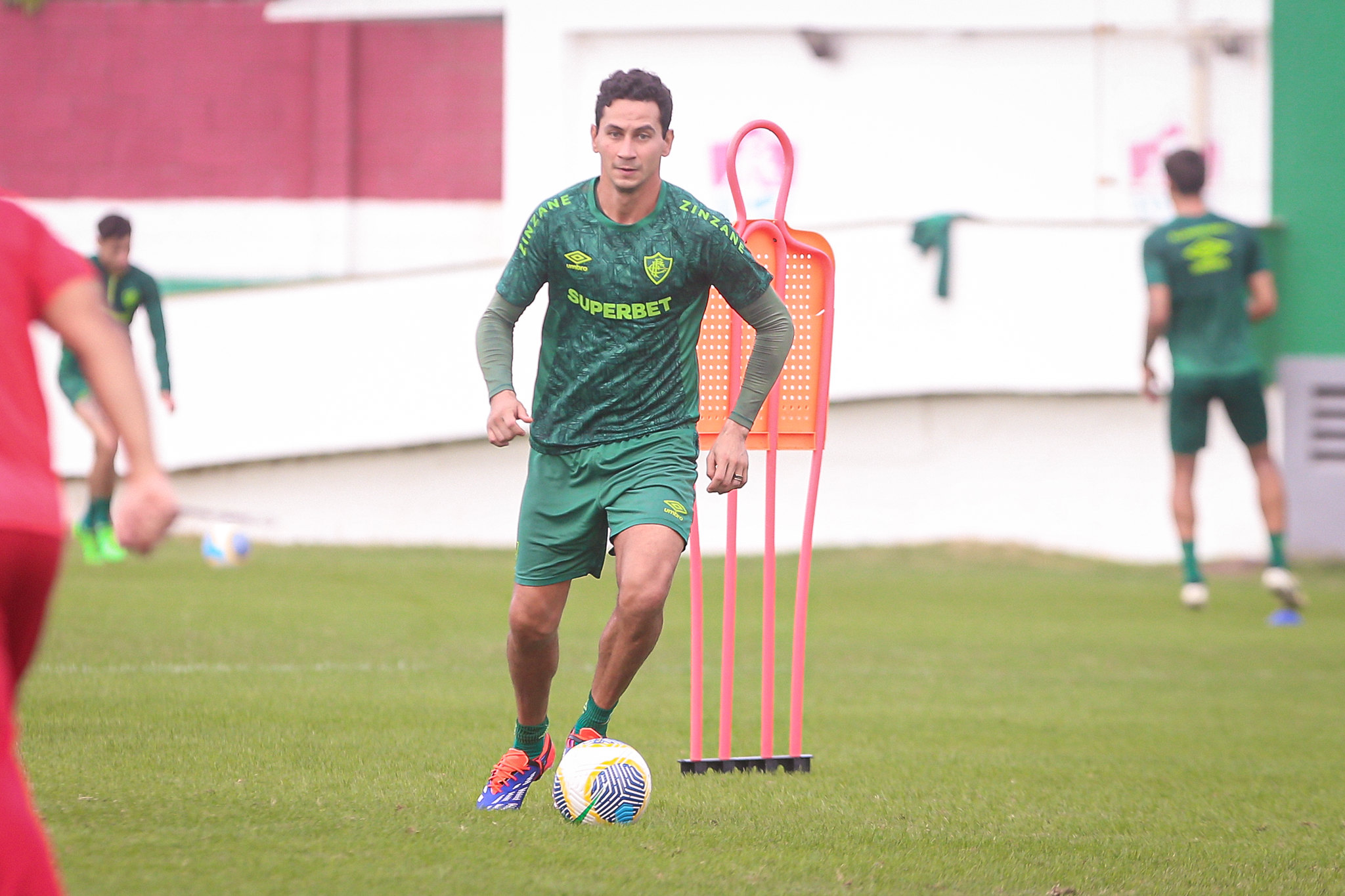 O meia Paulo Henrique Ganso já retornou aos treinos do Fluminense