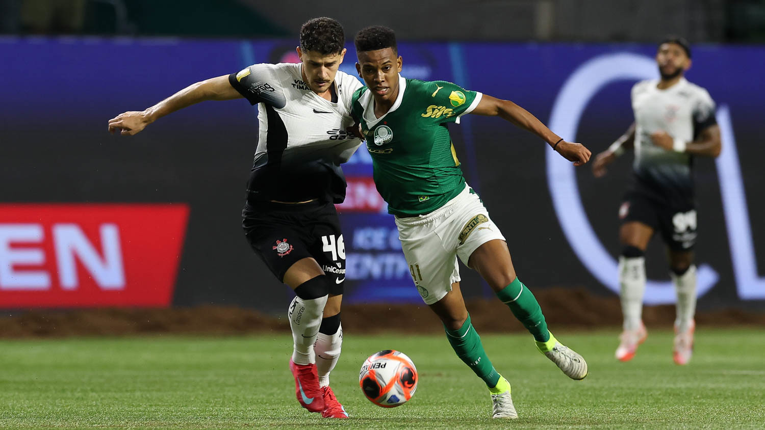 Palmeiras enfrenta o Corinthians na decisão