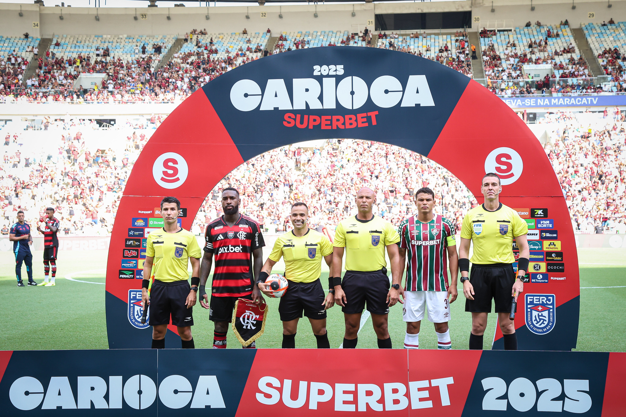 Flamengo e Fluminense se enfrentam na decisão estadual