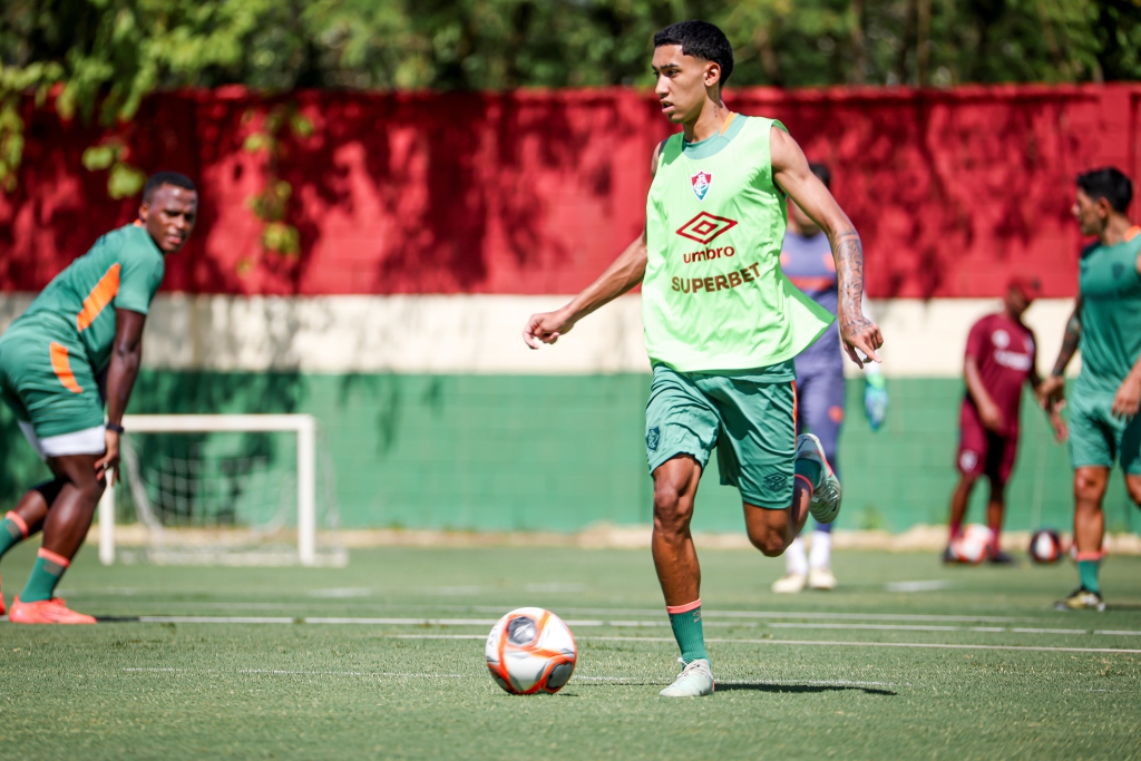 Isaque sofreu uma lesão grau 2 em ligamento do joelho direito