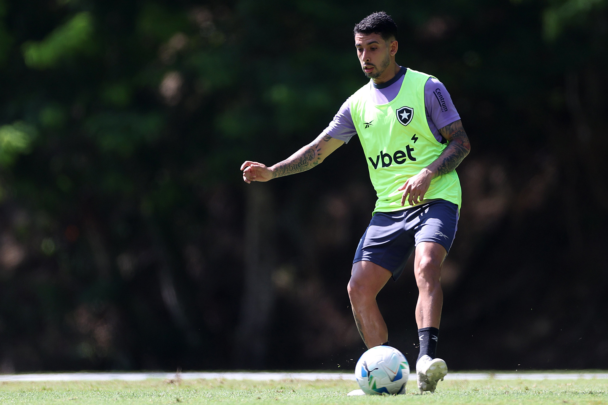 Santiago Rodríguez vem se consolidando no Botafogo