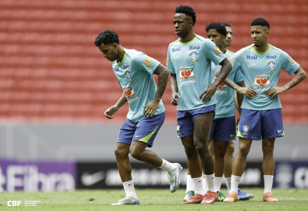 Seleção Brasileira faz último treino antes de enfrentar a Argentina pelas Eliminatórias da Copa do Mundo