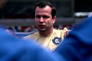 Daniel Paulista entra no radar do Sport