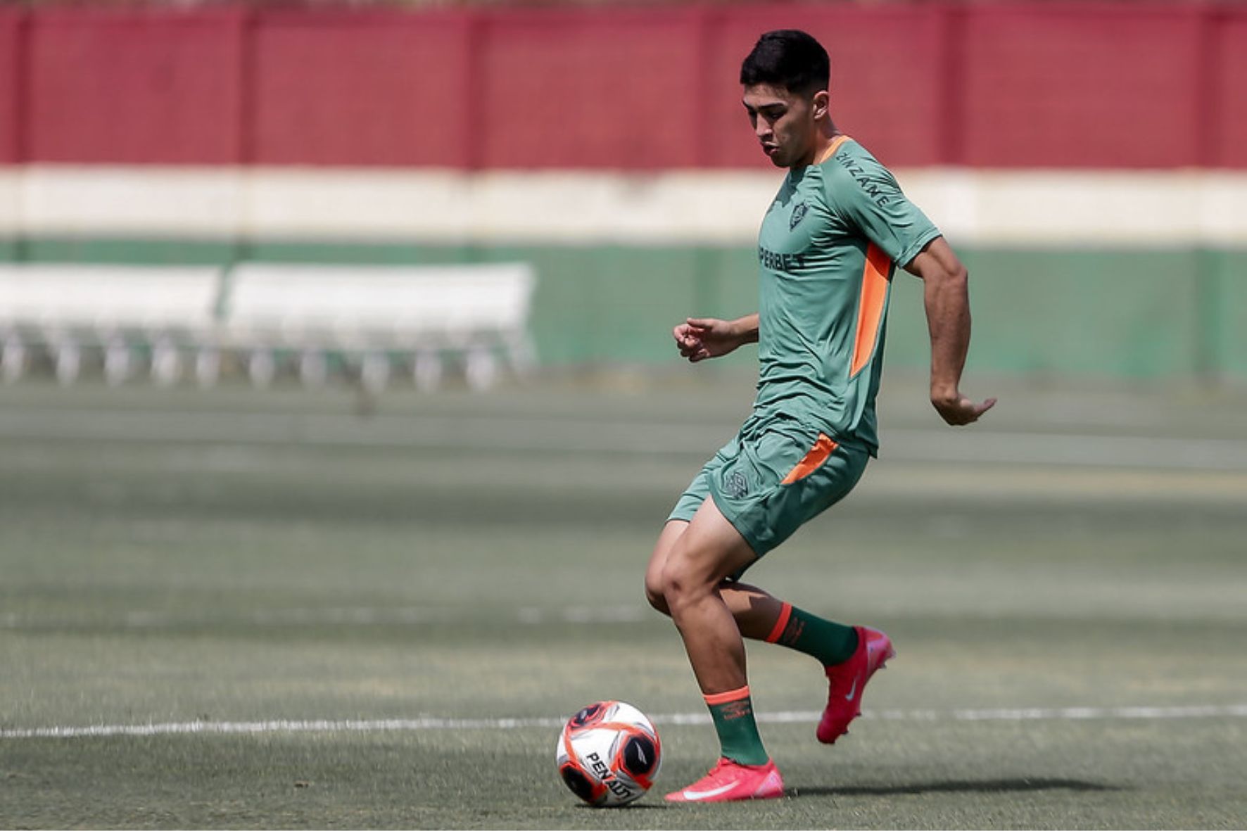 Rubén Lezcano participa de treino no Fluminense