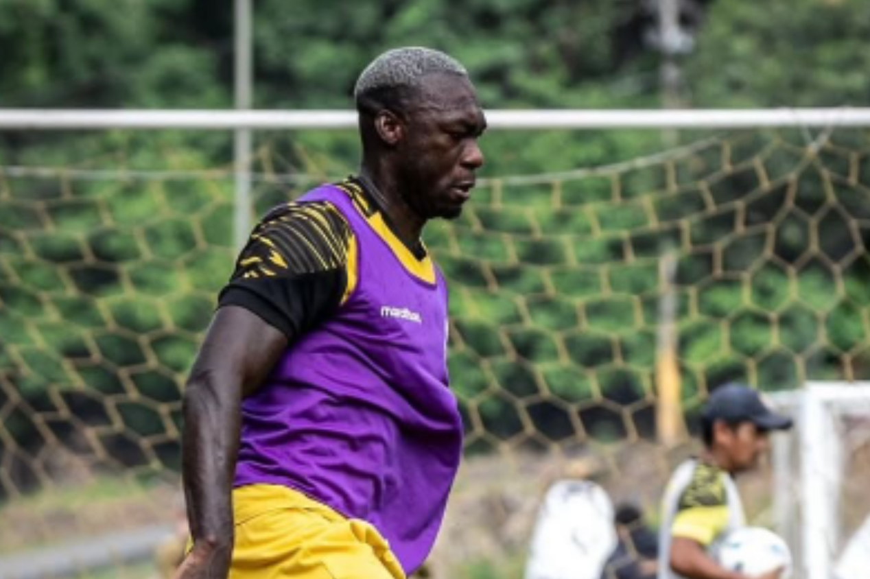 Felipe Caicedo deve ser titular diante do Corinthians